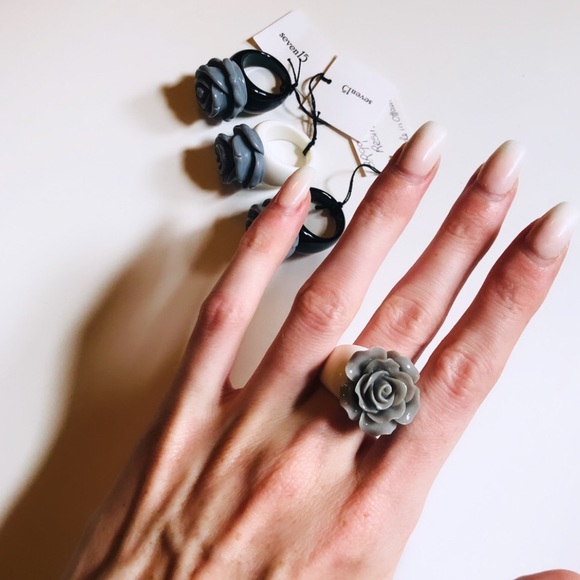 ☼4 for 20$☼ Grey Rose Ring - Picture 5 of 6